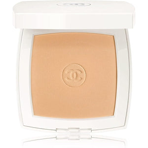 CHANEL Le Blanc Compact Radiance Powdery Foundation (Glossy Finish) SPF 25/PA+++ [20 Beige]