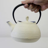 Southern Ironware Teapot: Ten Casting Hall teapot Basting Eyes Hakeme 0.6l Premium Ivory w15xd13xh17 (cm)
